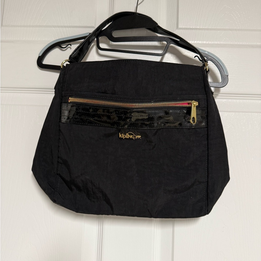 Kipling Black Shoulder Bag with Sleek Design